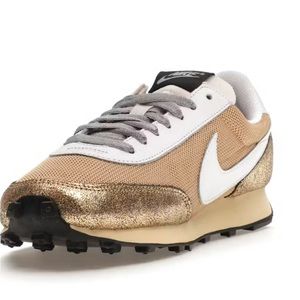 Nike Day breakers golden gals size 9 sneakers used